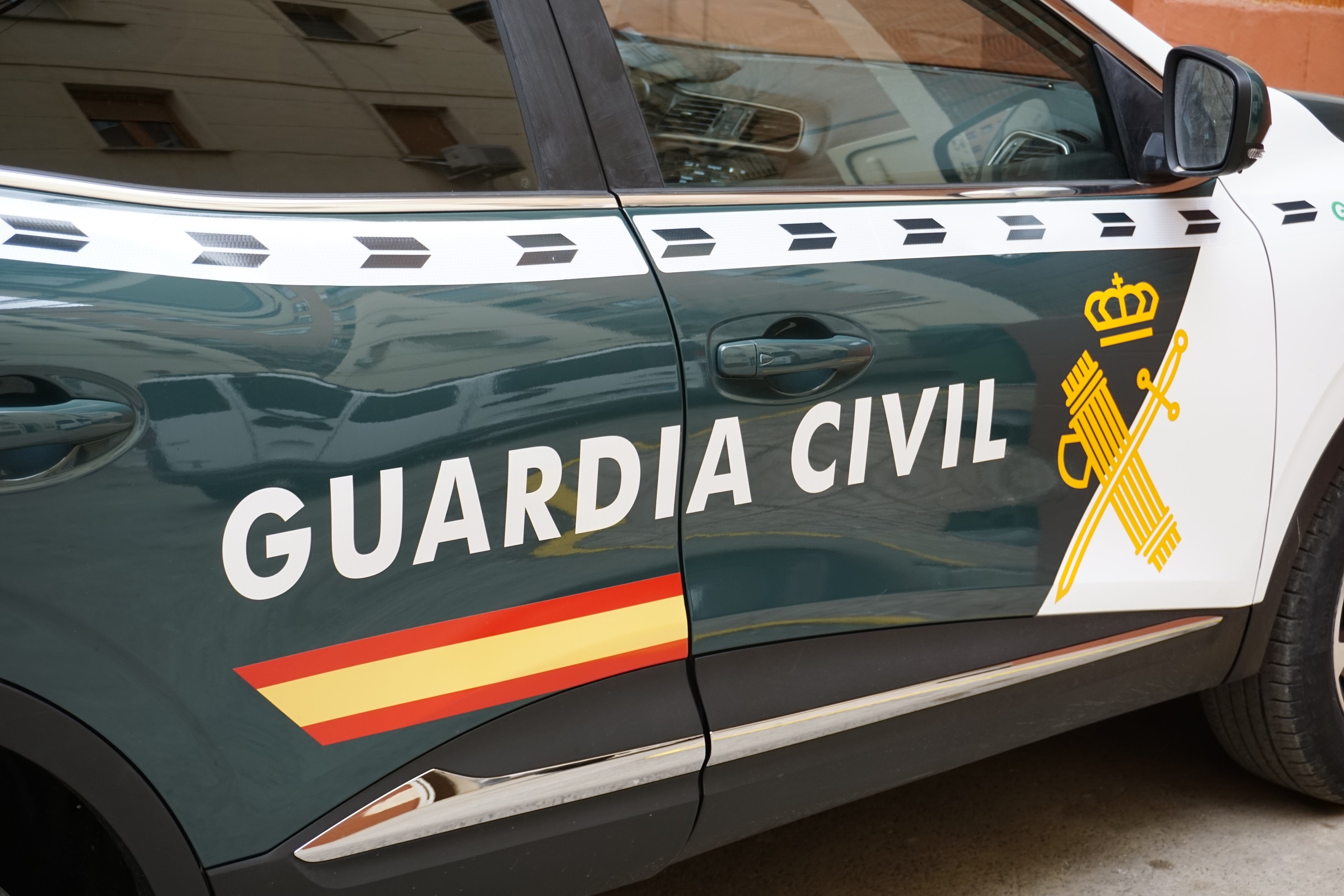 Agentes de la Guardia Civil de Villena y Sax desarticulan un grupo que robaba en locales de hostelería, gasolineras y estancos Agentes de la Guardia Civil de Villena y Sax desarticulan un grupo que robaba en locales de hostelería, gasolineras y estancos