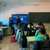 La Policía Local de Onda durante una charla en un centro escolar del municipio. La Policía Local de Onda durante una charla en un centro escolar del municipio.