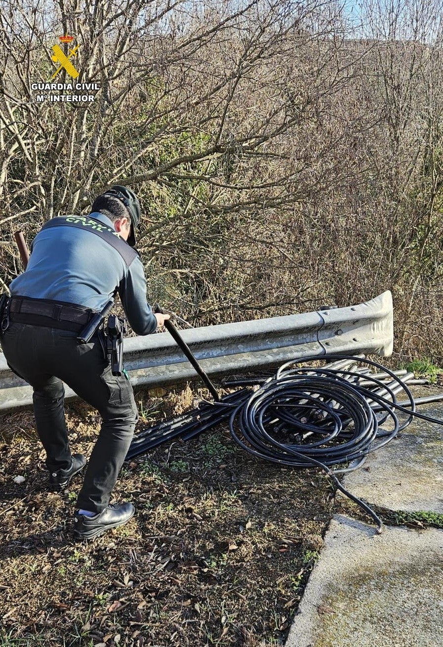 Detenidos por el robo de 1.000 metros de cable telefónico en Castillazuelo Detenidos por el robo de 1.000 metros de cable telefónico en Castillazuelo