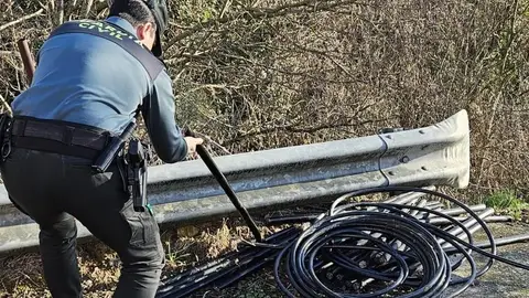 Detenidos por el robo de 1.000 metros de cable telefónico en Castillazuelo Detenidos por el robo de 1.000 metros de cable telefónico en Castillazuelo