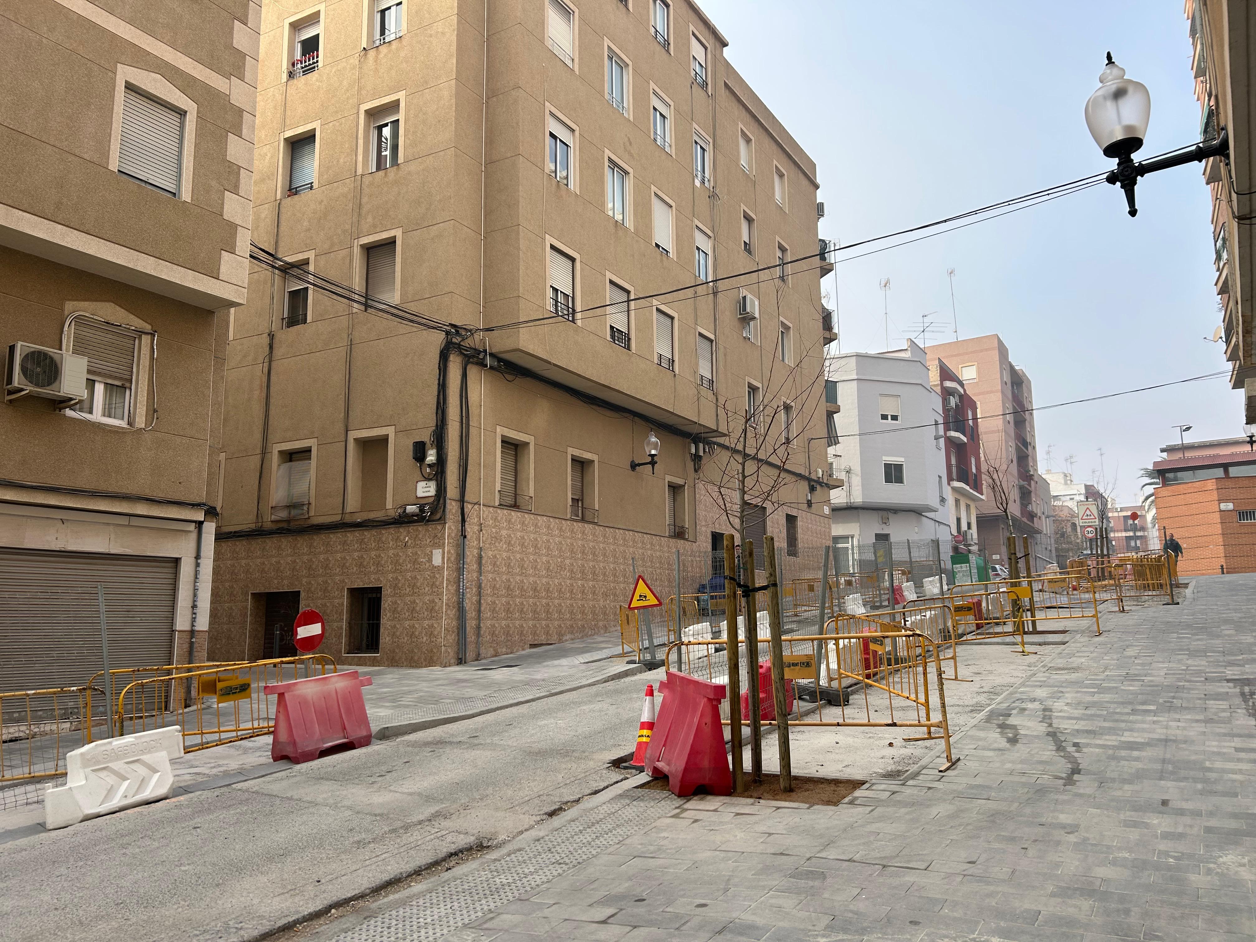 Las obras en la calle Clara Campoamor y el entorno del Raval de Santa Teresa de Elche entran en su recta final Las obras en la calle Clara Campoamor y el entorno del Raval de Santa Teresa de Elche entran en su recta final