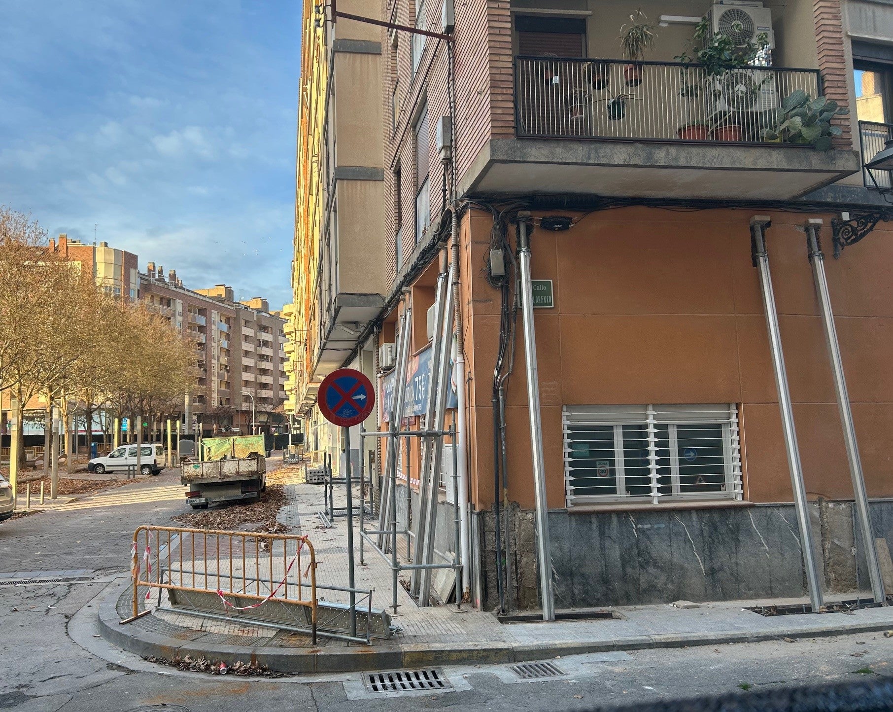 Vecinos de Santa Clara esperan conocer esta semana el coste de la reparación de los edificios Vecinos de Santa Clara esperan conocer esta semana el coste de la reparación de los edificios