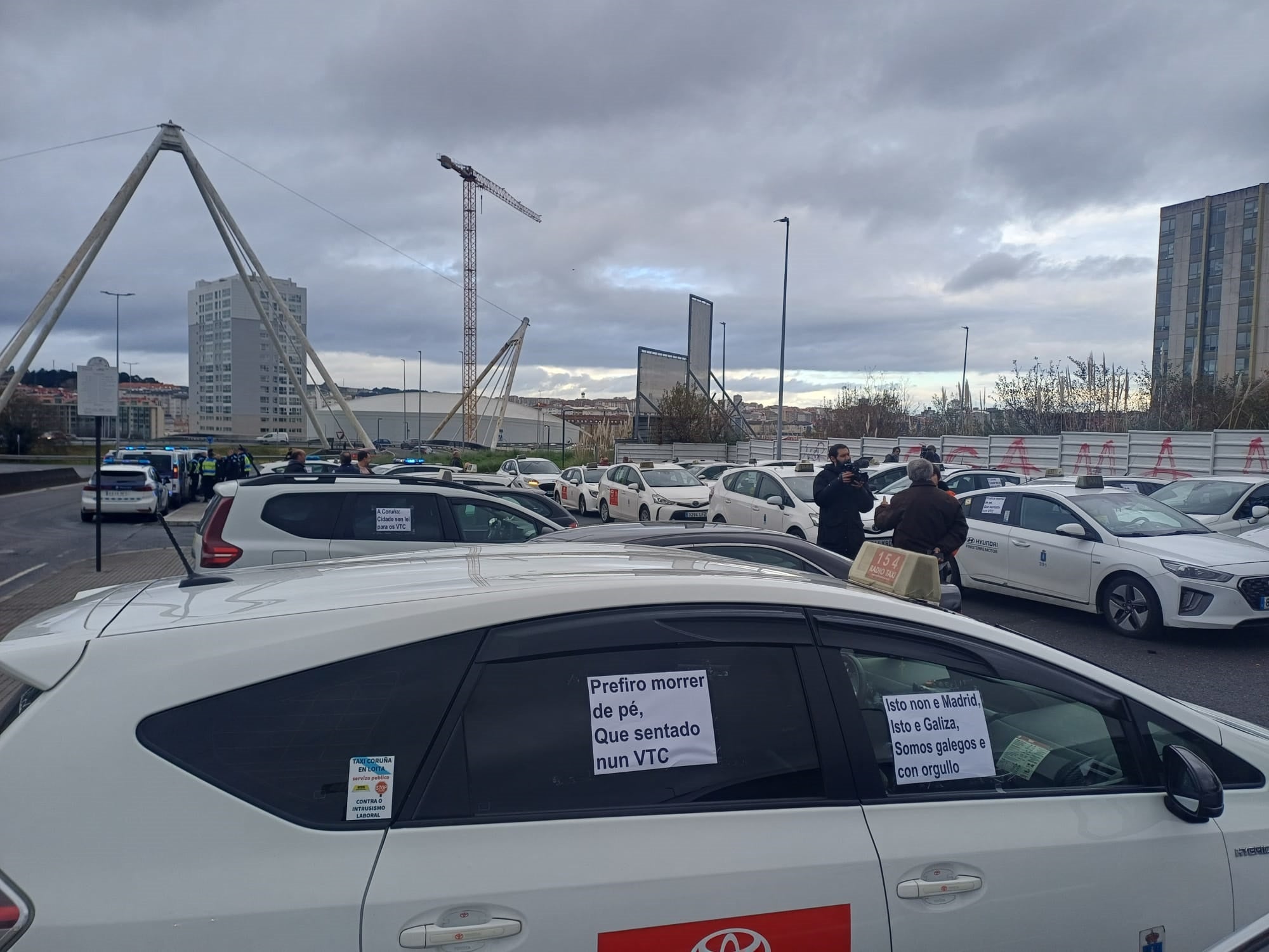 Unos 125 taxistas de A Coruña critican la inacción del Concello tras las resolución del TSXG sobre las VTC Unos 125 taxistas de A Coruña critican la inacción del Concello tras las resolución del TSXG sobre las VTC