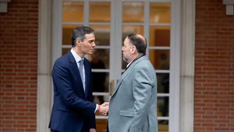 Pedro Sánchez recibe a Oriol Junqueras en Moncloa Pedro Sánchez recibe a Oriol Junqueras en Moncloa