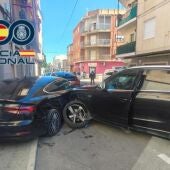 El vehículo en el que iban los detenidos tras la colisión en Novelda.