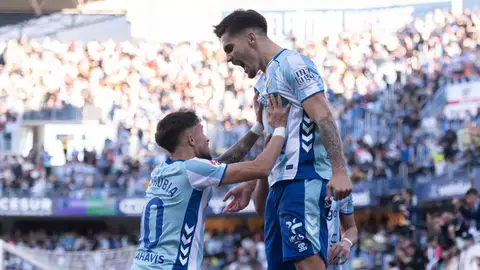 David Larrubia y Chupe celebran un gol del Málaga CF David Larrubia y Chupe celebran un gol del Málaga CF