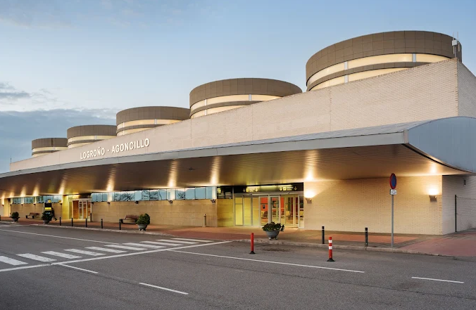 El aeropuerto de Logroño-Agoncillo bate su récord y se prepara para el despegue a Barcelona El aeropuerto de Logroño-Agoncillo bate su récord y se prepara para el despegue a Barcelona