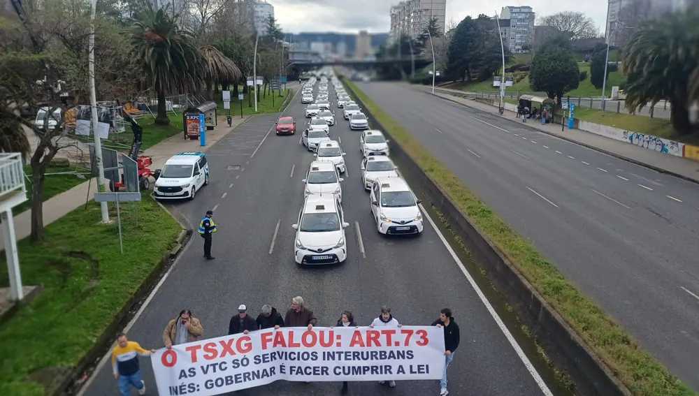 Protesta taxistas en A Coruña contra las VTC Protesta taxistas en A Coruña contra las VTC