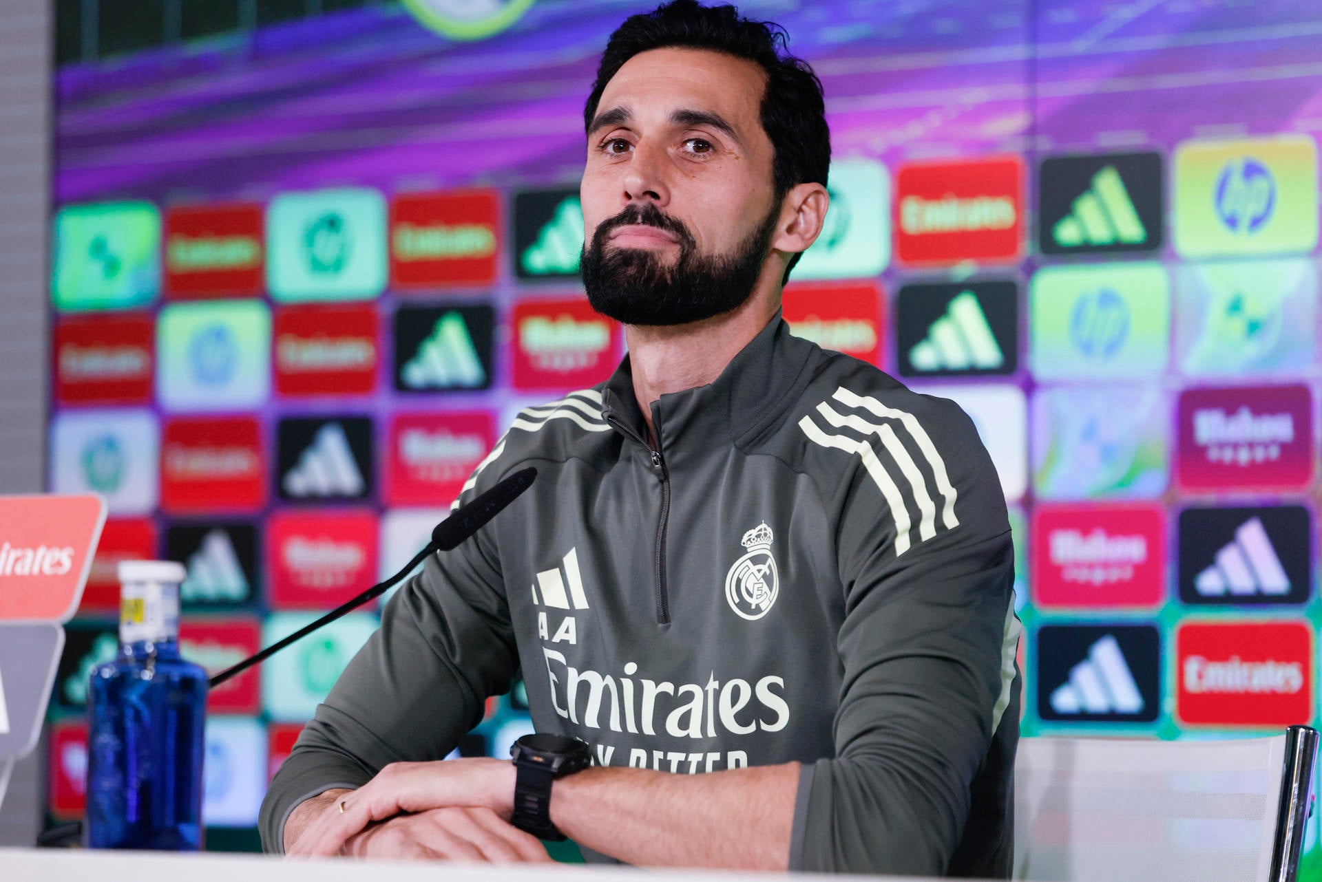 Arbeloa, en su primera rueda de prensa como entrenador del Madrid: "Soy consciente de la responsabilidad que tengo" Arbeloa, en su primera rueda de prensa como entrenador del Madrid: "Soy consciente de la responsabilidad que tengo"