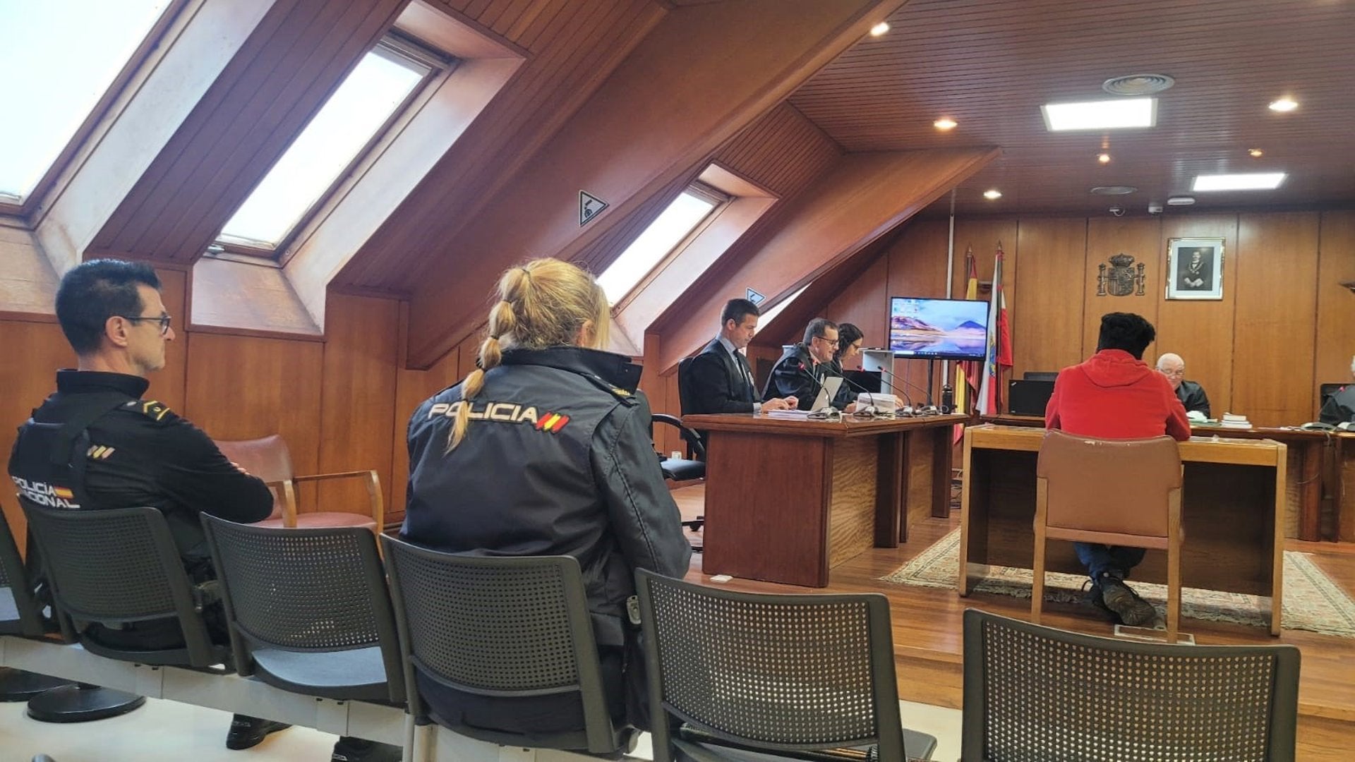 Cinco años de prisión por entrar en una autocaravana y violar a la mujer que dormía en su interior Cinco años de prisión por entrar en una autocaravana y violar a la mujer que dormía en su interior