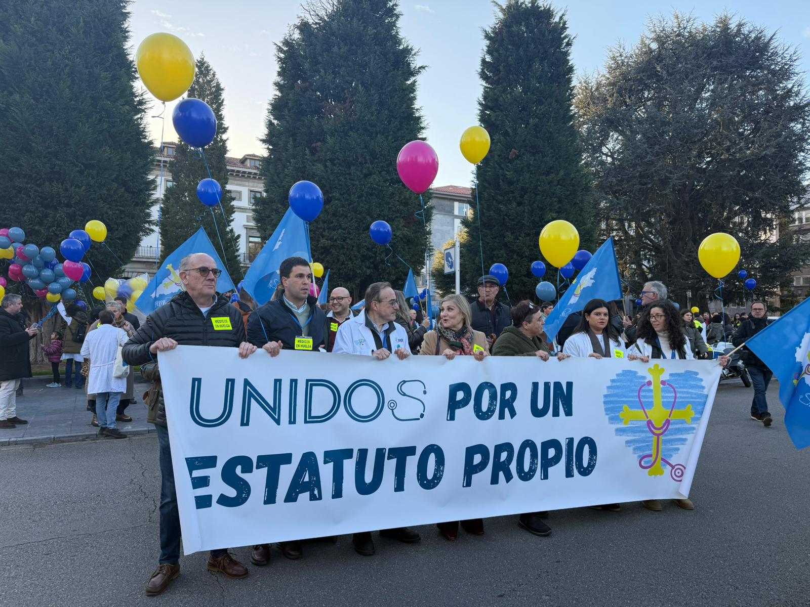 Los médicos asturianos se manifiestan para exigir al Principado mejoras en sus condiciones laborales Los médicos asturianos se manifiestan para exigir al Principado mejoras en sus condiciones laborales