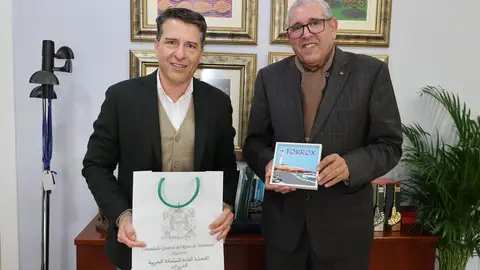 El cónsul general de Marruecos en Algeciras agradece al alcalde de Torrox su apoyo a la comunidad local del país africano El cónsul general de Marruecos en Algeciras agradece al alcalde de Torrox su apoyo a la comunidad local del país africano