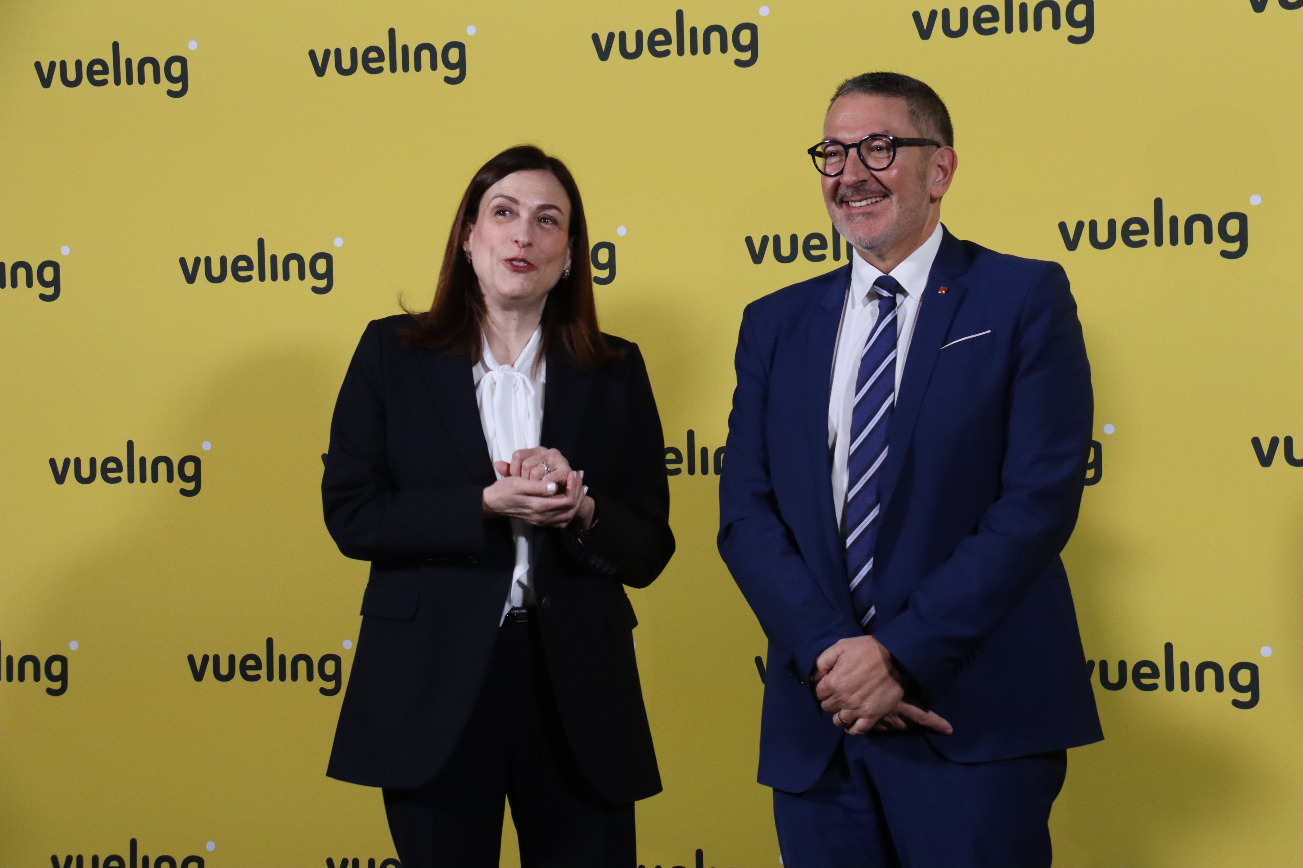 Vueling condiciona el seu creixement a l'ampliació de l'Aeroport del Prat, on preveu invertir aproximadament 2mil 500 milions d'euros fins el 2035 Vueling condiciona el seu creixement a l'ampliació de l'Aeroport del Prat, on preveu invertir aproximadament 2mil 500 milions d'euros fins el 2035