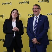 Vueling condiciona el seu creixement a l'ampliació de l'Aeroport del Prat, on preveu invertir aproximadament 2mil 500 milions d'euros fins el 2035 Vueling condiciona el seu creixement a l'ampliació de l'Aeroport del Prat, on preveu invertir aproximadament 2mil 500 milions d'euros fins el 2035