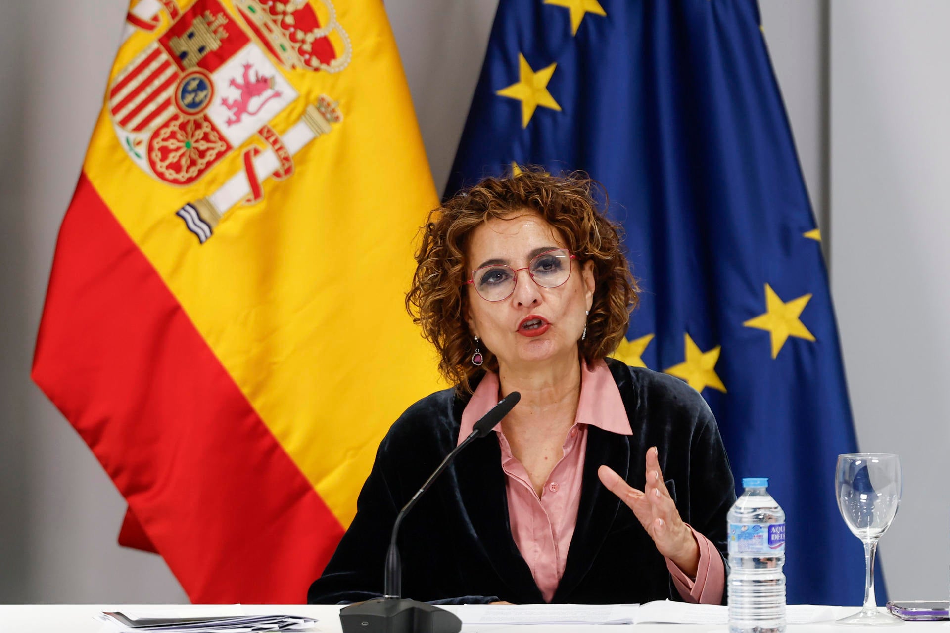 La vicepresidenta primera del Gobierno y ministra de Hacienda, María Jesús Montero, durante la rueda de prensa La vicepresidenta primera del Gobierno y ministra de Hacienda, María Jesús Montero, durante la rueda de prensa