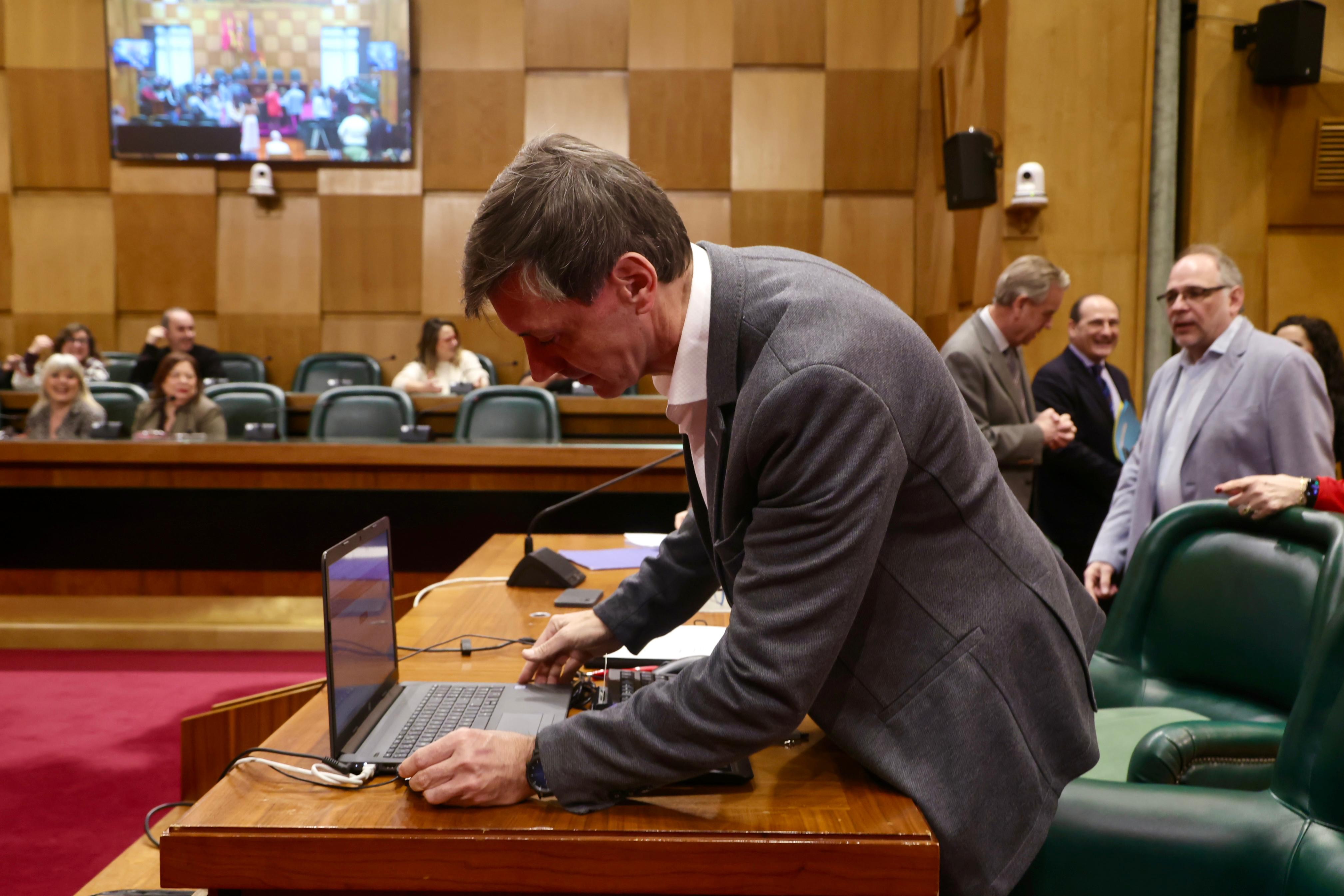 Elegidas las 14.688 personas que formarán las mesas electorales en Zaragoza Elegidas las 14.688 personas que formarán las mesas electorales en Zaragoza