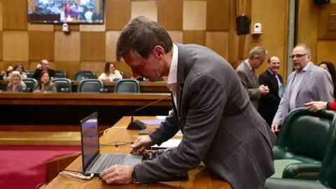Momento previo al sorteo de la composición de mesas en el pleno Momento previo al sorteo de la composición de mesas en el pleno