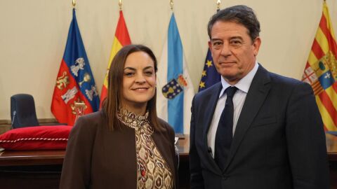 Carmela López fotografiada junto a José Ramón Gómez Besteiro durante el pleno celebrado en la Diputación de Lugo. Foto: PSdG Carmela López fotografiada junto a José Ramón Gómez Besteiro durante el pleno celebrado en la Diputación de Lugo. Foto: PSdG