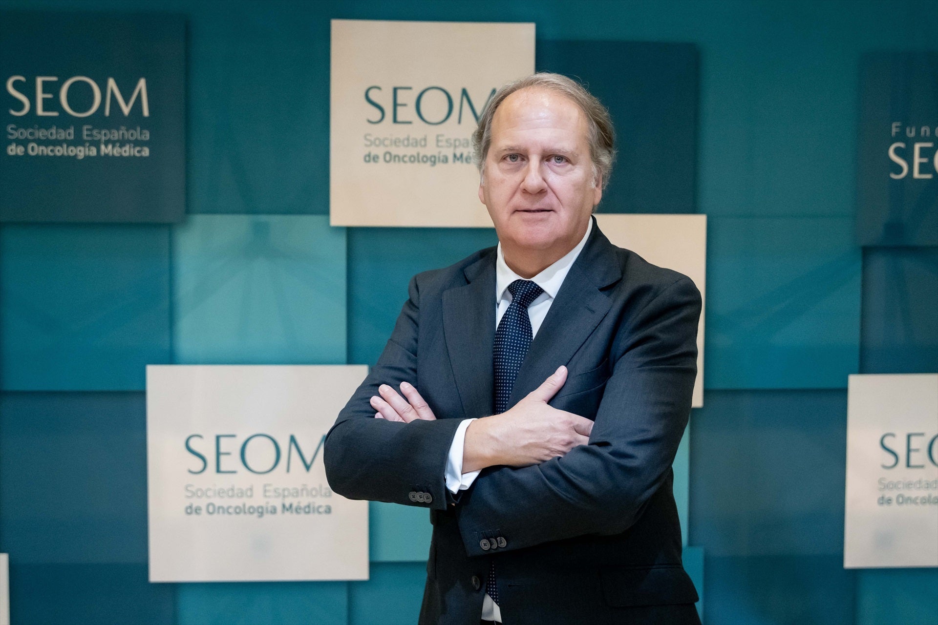 "Estamos logrando que los pacientes vivan más y mejor": Javier de Castro, presidente de la Sociedad Española de Oncología "Estamos logrando que los pacientes vivan más y mejor": Javier de Castro, presidente de la Sociedad Española de Oncología