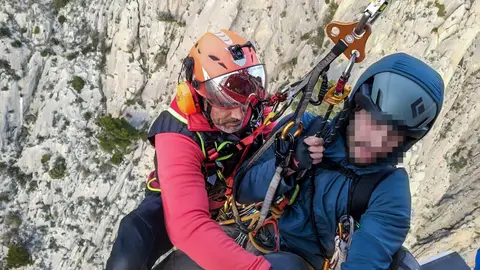 Rescate de dos escaladores en el Puig Campana Rescate de dos escaladores en el Puig Campana