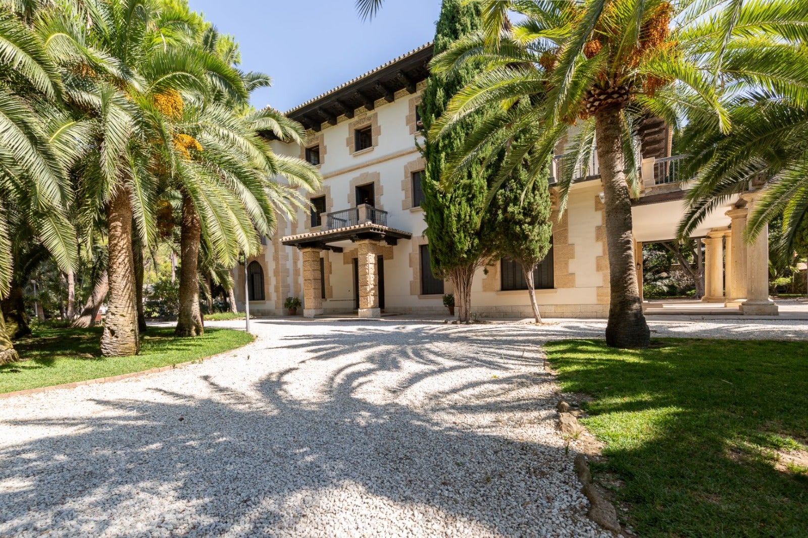 Doña Francisquita Catering y el Colegio Oficial de Arquitectos de Málaga sellan una alianza estratégica Doña Francisquita Catering y el Colegio Oficial de Arquitectos de Málaga sellan una alianza estratégica