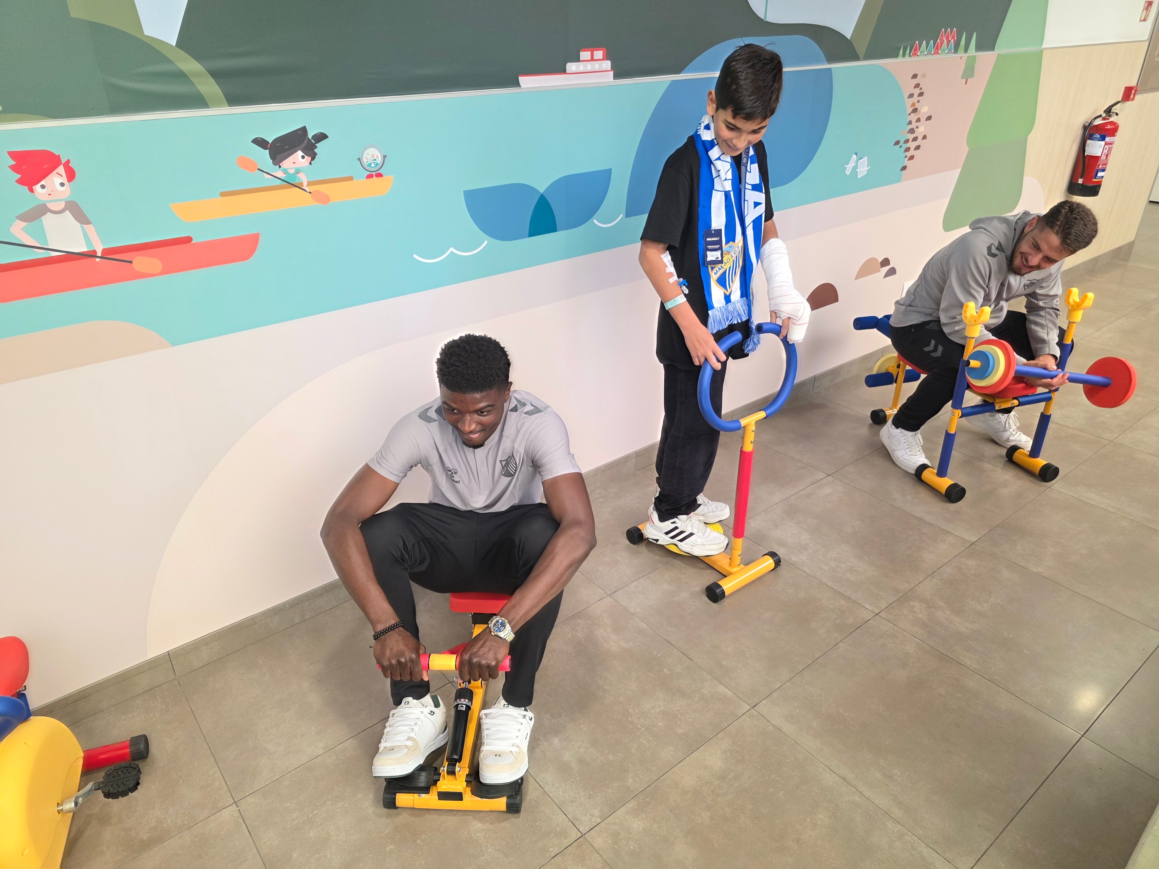 Los jugadores del Málaga CF y del Unicaja inauguran un minigimnasio para los niños ingresados en el Hospital Quirónsalud Málaga Los jugadores del Málaga CF y del Unicaja inauguran un minigimnasio para los niños ingresados en el Hospital Quirónsalud Málaga