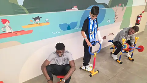 Los jugadores del Málaga CF y del Unicaja inauguran un minigimnasio para los niños ingresados en el Hospital Quirónsalud Málaga Los jugadores del Málaga CF y del Unicaja inauguran un minigimnasio para los niños ingresados en el Hospital Quirónsalud Málaga