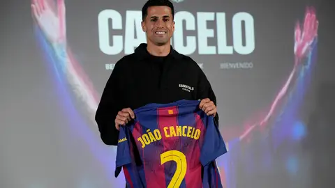 Cancelo: "Cuando Deco me llamó, dije que iba a esperar al Barça" Cancelo: "Cuando Deco me llamó, dije que iba a esperar al Barça"