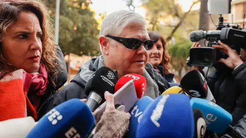 El inspector jefe del Consorcio Provincial de Bomberos de Valencia y jefe operativo de la emergencia el día de la dana, Jose Miguel Basset, a su llegada al juzgado para declarar como testigo ante la jueza de Catarroja (Valencia) que instruye la causa penal por la gestión de la catástrofe del 29 de octubre de 2024, que costó la vida a 230 personas. El inspector jefe del Consorcio Provincial de Bomberos de Valencia y jefe operativo de la emergencia el día de la dana, Jose Miguel Basset, a su llegada al juzgado para declarar como testigo ante la jueza de Catarroja (Valencia) que instruye la causa penal por la gestión de la catástrofe del 29 de octubre de 2024, que costó la vida a 230 personas.