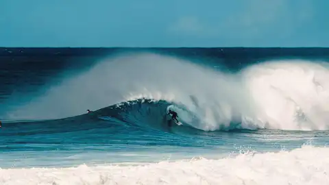 El Centro Botín organiza un encuentro con surfistas para conocer cómo se vive "dentro de una ola" El Centro Botín organiza un encuentro con surfistas para conocer cómo se vive "dentro de una ola"