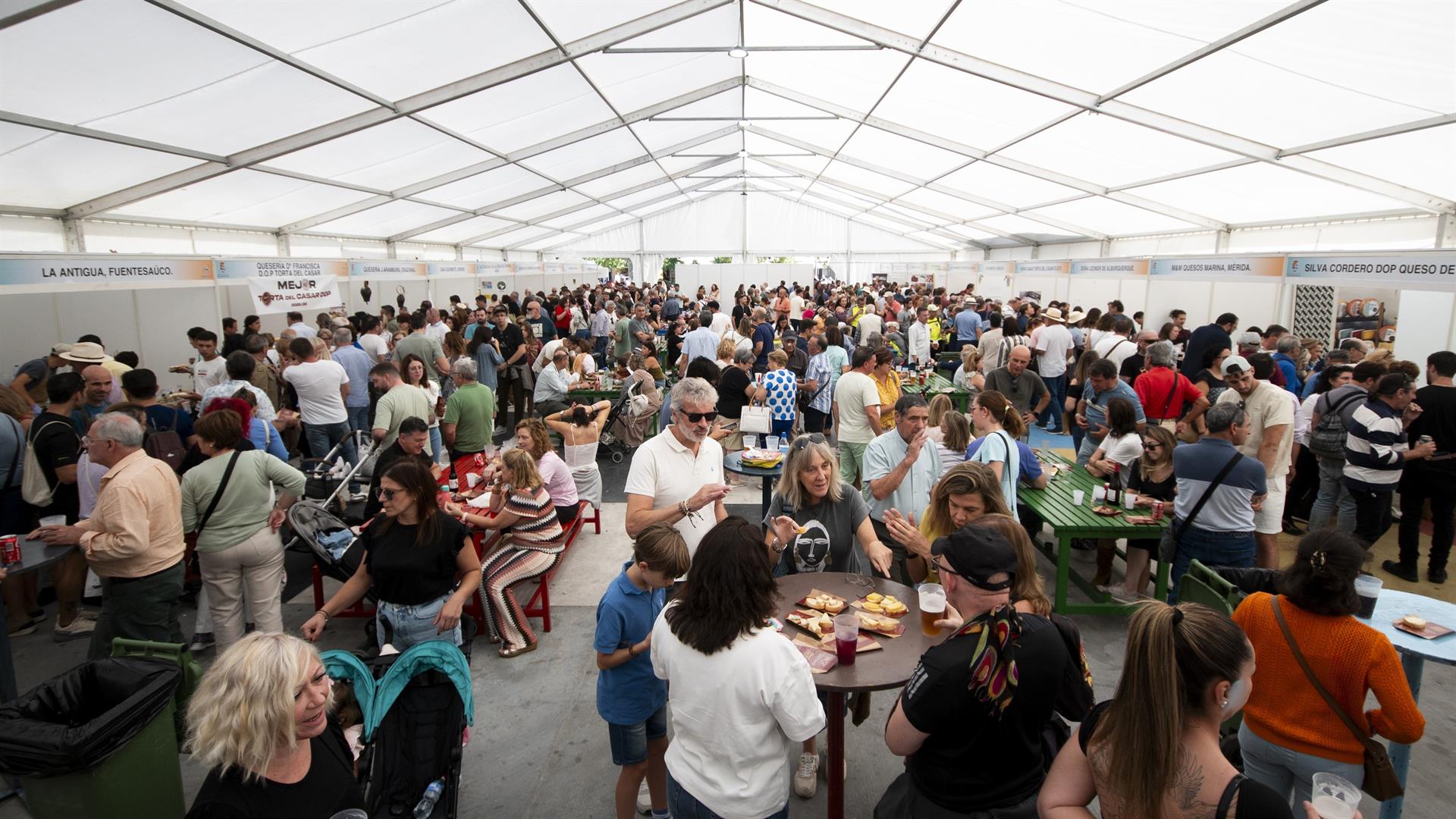 La Torta del Casar recibe el Premio QdeQuesos 2025 por la IX Feria Europea del Queso de Casar de Cáceres La Torta del Casar recibe el Premio QdeQuesos 2025 por la IX Feria Europea del Queso de Casar de Cáceres
