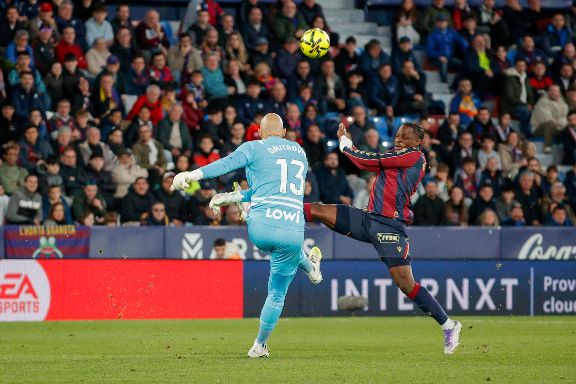 Etta Eyong se presenta en el Bernabéu con el mercado en ebullición y sin marcar desde octubre Etta Eyong se presenta en el Bernabéu con el mercado en ebullición y sin marcar desde octubre