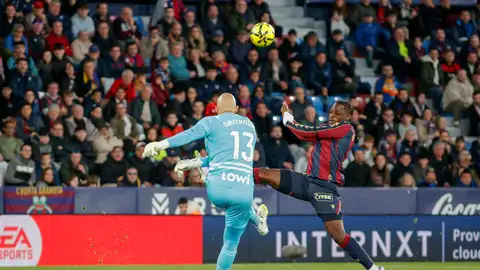 Etta Eyong se presenta en el Bernabéu con el mercado en ebullición y sin marcar desde octubre Etta Eyong se presenta en el Bernabéu con el mercado en ebullición y sin marcar desde octubre