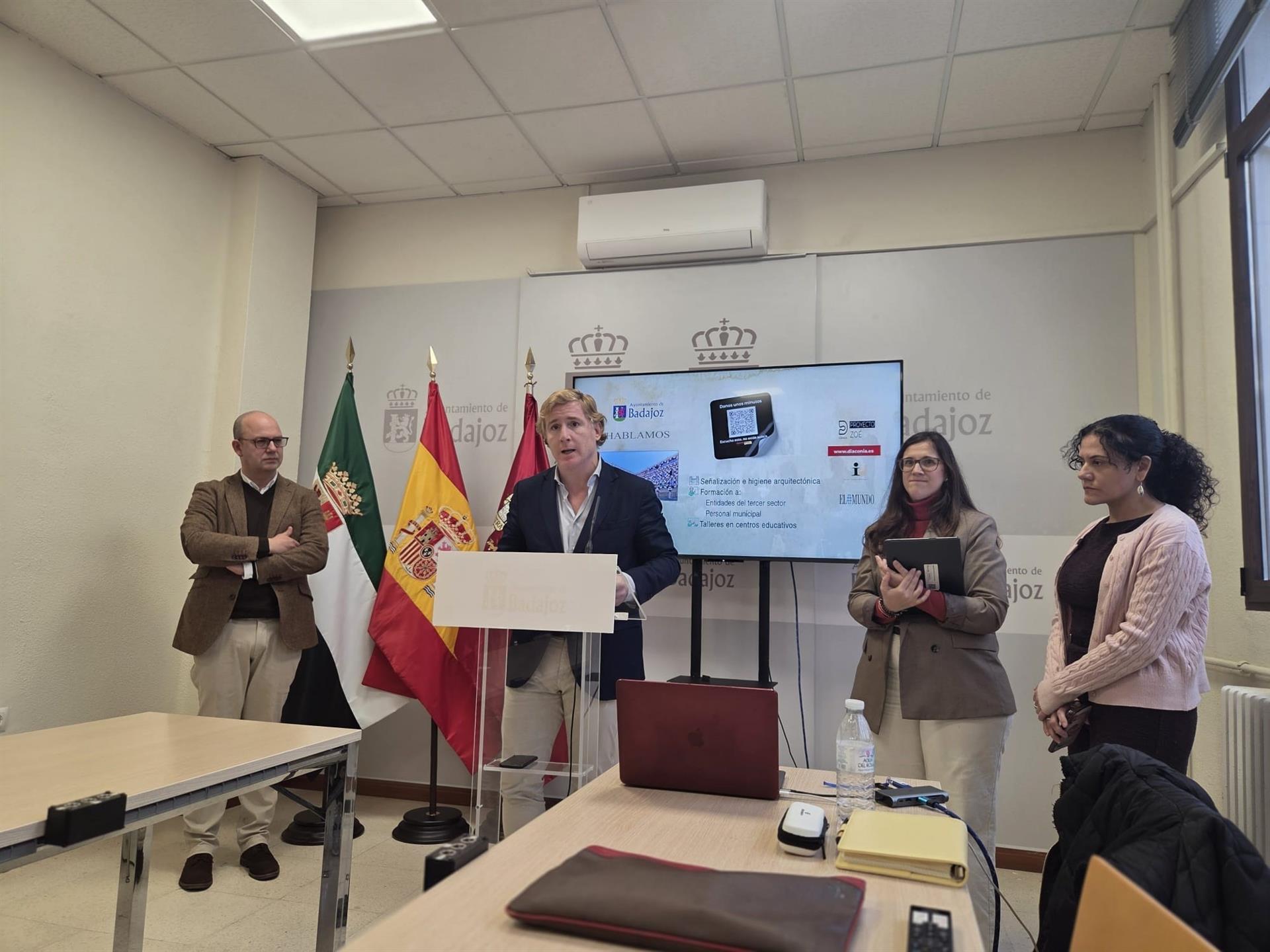 Badajoz incorporará pegatinas con QR en lugares "estratégicos" dirigidas a prevenir los suicidios con mensajes de ayuda Badajoz incorporará pegatinas con QR en lugares "estratégicos" dirigidas a prevenir los suicidios con mensajes de ayuda