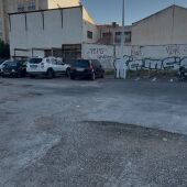 Estado en el que se encuentra el aparcamiento de la parcela en la que se construirá el Palacio de Congresos de Elche.