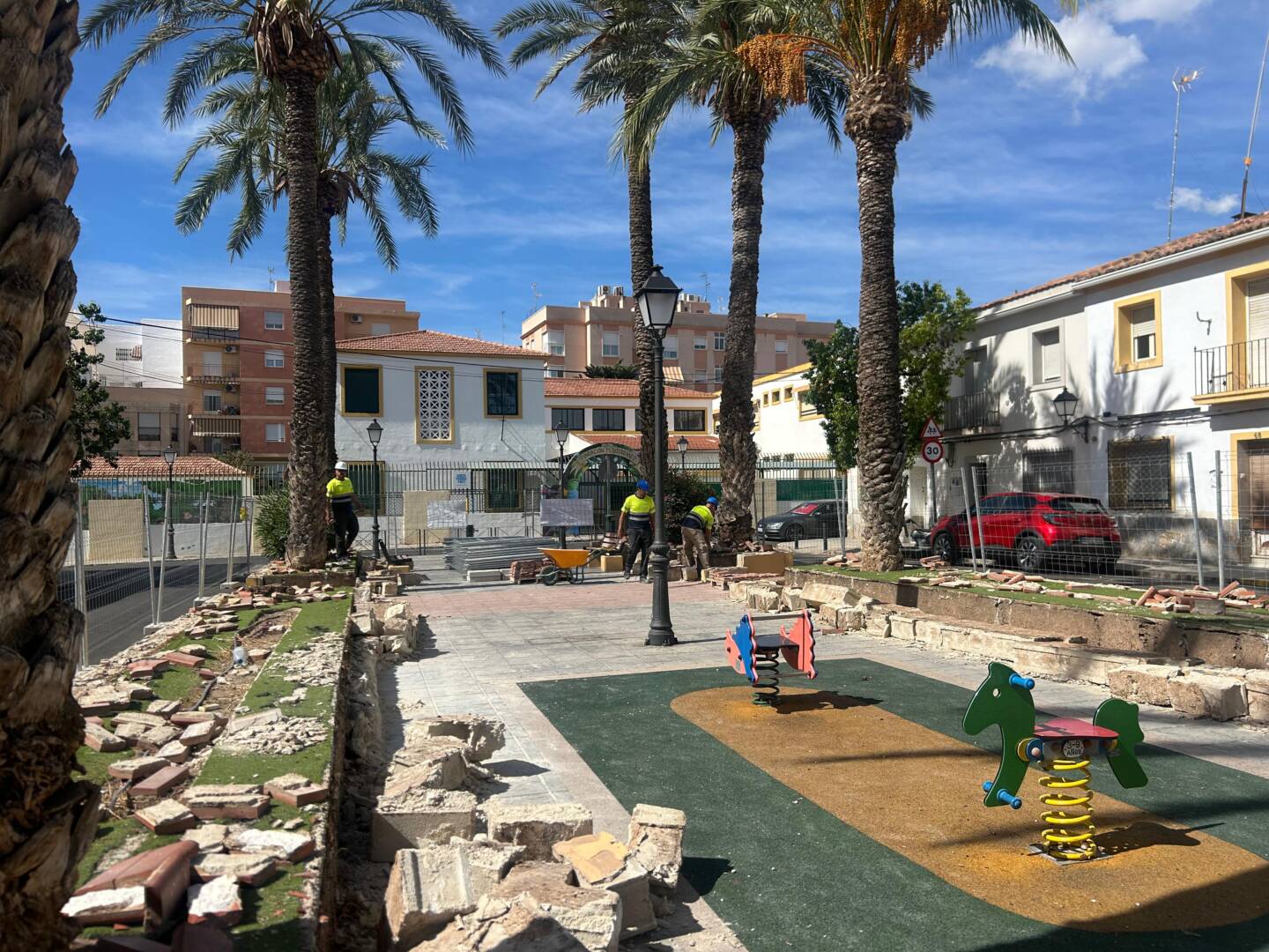 La Junta de Gobierno Local de Elche acuerda rescindir el contrato de remodelación del Jardín Nieves Berenguer La Junta de Gobierno Local de Elche acuerda rescindir el contrato de remodelación del Jardín Nieves Berenguer
