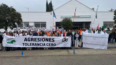 Médicos se concentran en Villanueva de la Serena para denunciar el aumento de agresiones Médicos se concentran en Villanueva de la Serena para denunciar el aumento de agresiones