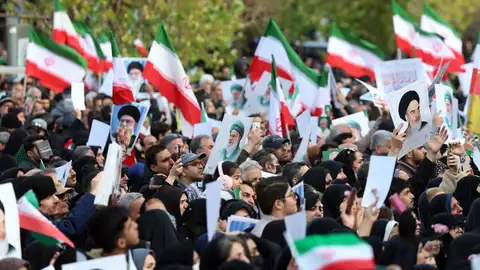 Funeral por las fuerzas de seguridad muertas durante las protestas. Funeral por las fuerzas de seguridad muertas durante las protestas.