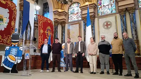 Presentación de la Tamborrada de adultos en el ayuntamiento donostiarra Presentación de la Tamborrada de adultos en el ayuntamiento donostiarra