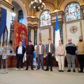 Presentación de la Tamborrada de adultos en el ayuntamiento donostiarra