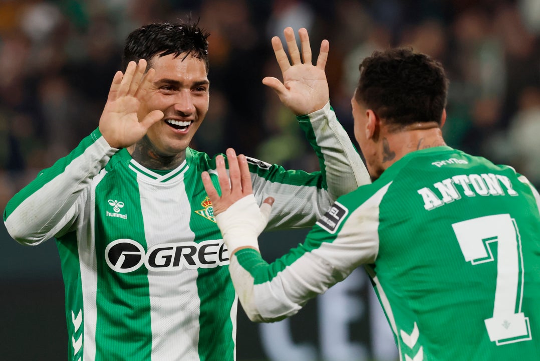 Un doblete del Chimy Ávila mete al Betis en cuartos de Copa Un doblete del Chimy Ávila mete al Betis en cuartos de Copa