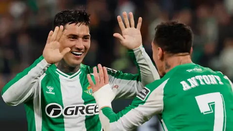 Un doblete del Chimy Ávila mete al Betis en cuartos de Copa Un doblete del Chimy Ávila mete al Betis en cuartos de Copa