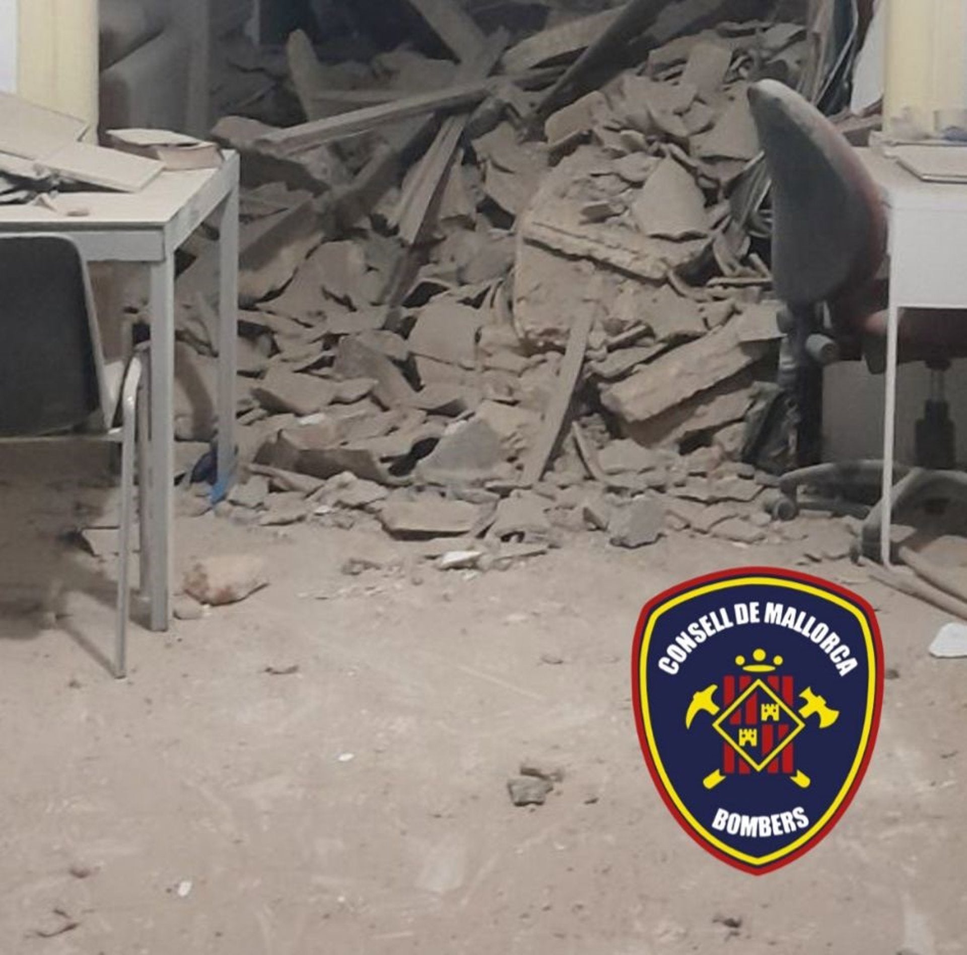 Muere un joven de 18 años tras derrumbarse el tejado de su casa en Manacor Muere un joven de 18 años tras derrumbarse el tejado de su casa en Manacor