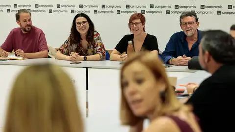 Los portavoces de Iniciativa-Compromís, Alberto Ibáñez y Aitana Mas (primero y segunda a la izquierda), en una imagen de archivo. Los portavoces de Iniciativa-Compromís, Alberto Ibáñez y Aitana Mas (primero y segunda a la izquierda), en una imagen de archivo.
