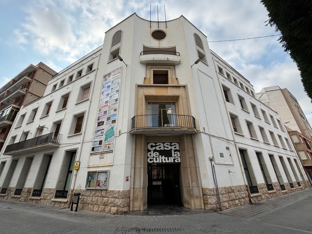 La Guardia Civil detiene a dos hombres por el robo de material valorado en más de 12.000 euros en la Casa de la Cultura de Almassora La Guardia Civil detiene a dos hombres por el robo de material valorado en más de 12.000 euros en la Casa de la Cultura de Almassora