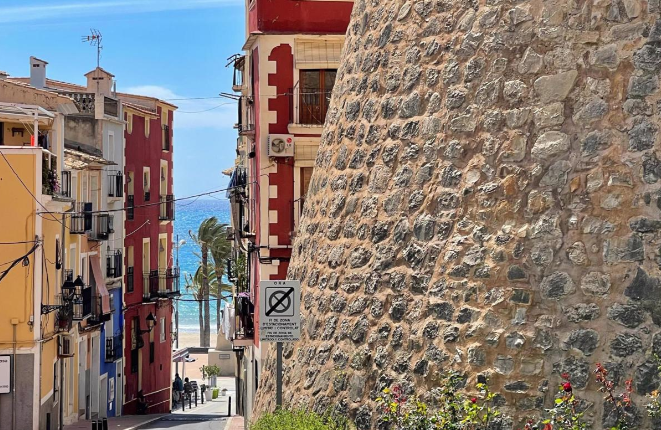 Villajoyosa apuesta por una señalización más clara y accesible Villajoyosa apuesta por una señalización más clara y accesible