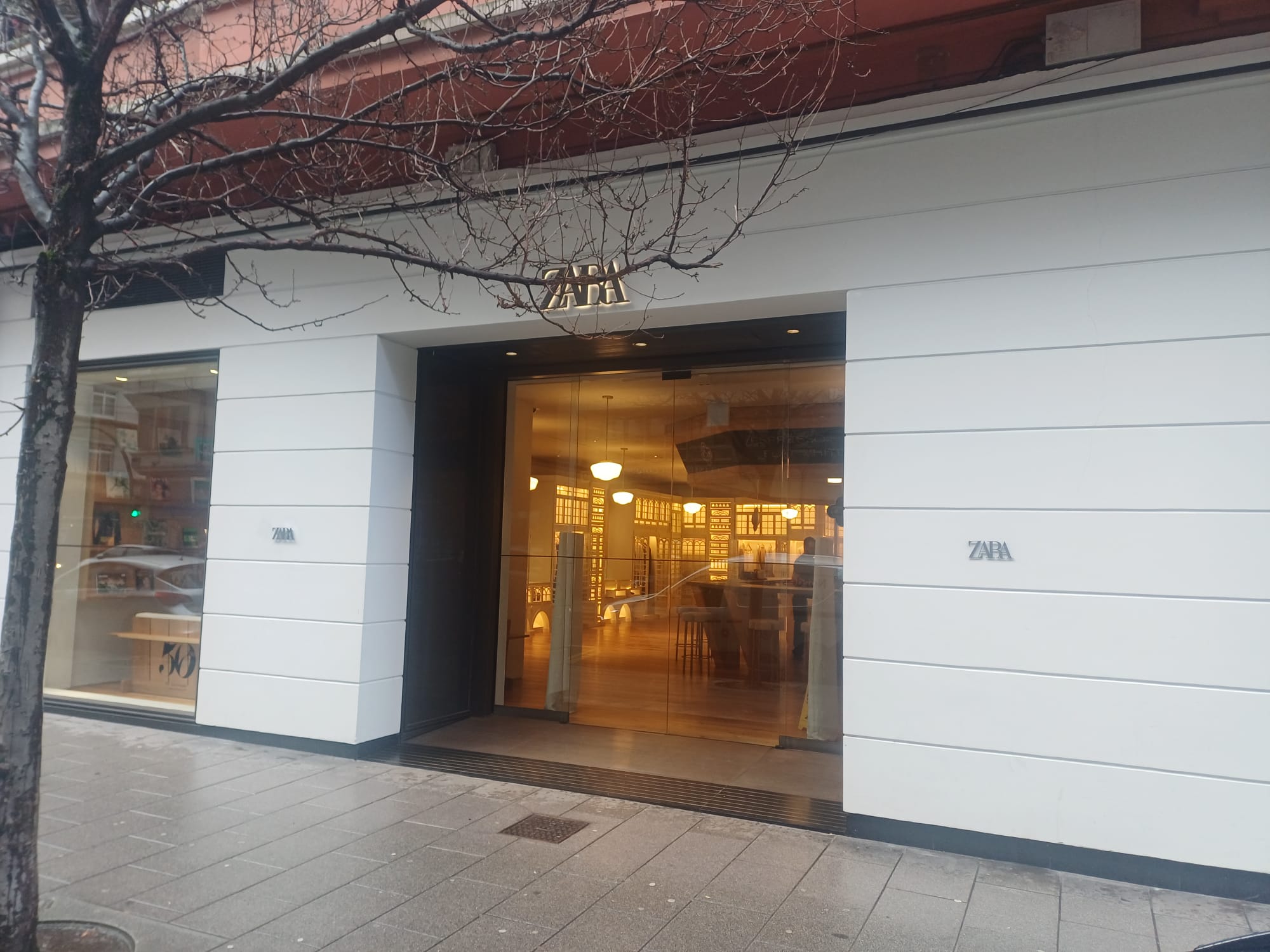 Zara cerrará su primera tienda, la de Juan Flórez, el próximo 30 de enero Zara cerrará su primera tienda, la de Juan Flórez, el próximo 30 de enero