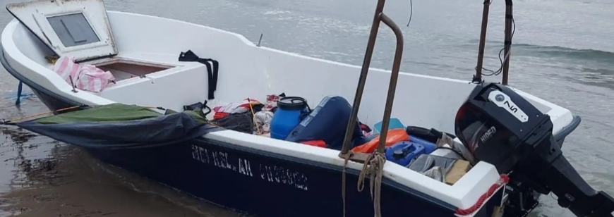 Dos menores y ocho adultos han llegado esta madrugada en patera a Benidorm Dos menores y ocho adultos han llegado esta madrugada en patera a Benidorm