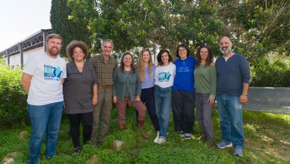 Foto de familia de las asociaciones que forman parte de la Alianza Plastic Free
