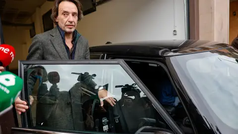 El ex jefe de gabinete del expresident de la Generalitat Carlos Mazón, José Manuel Cuenca, a su salida del juzgado de Catarroja. El ex jefe de gabinete del expresident de la Generalitat Carlos Mazón, José Manuel Cuenca, a su salida del juzgado de Catarroja.